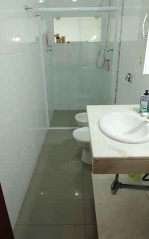 Casa de condomínio para alugar com 220m², 3 quartos e 2 vagasBanheiro Corredor