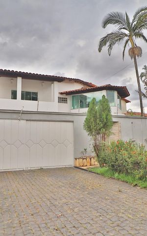 Casa para alugar com 500m², 3 quartos e 4 vagasFachada