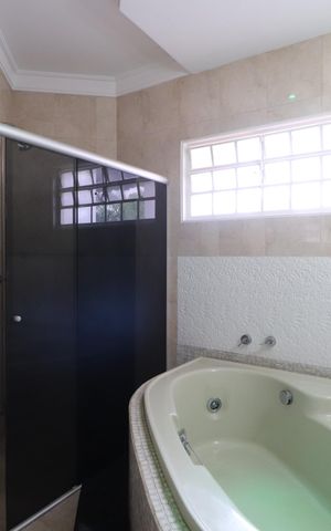 Casa para alugar com 500m², 3 quartos e 4 vagasBanheiro do Quarto 2