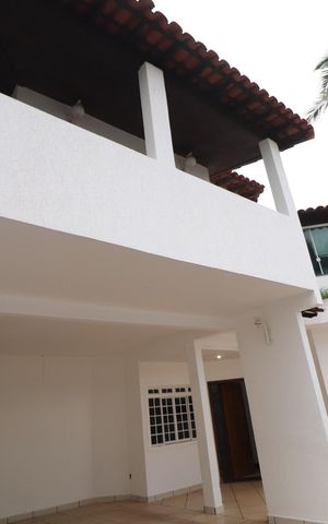 Casa para alugar com 500m², 3 quartos e 4 vagasFachada