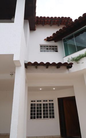 Casa para alugar com 500m², 3 quartos e 4 vagasFachada