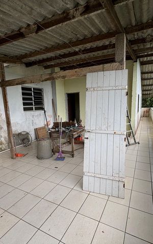 Casa à venda com 300m², 3 quartos e 3 vagas Casa à venda com 300m², 3 quartos e 3 vagasQuintal de trás