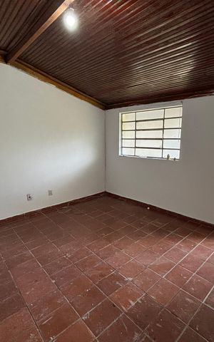 Casa à venda com 300m², 3 quartos e 3 vagas Casa à venda com 300m², 3 quartos e 3 vagasSala