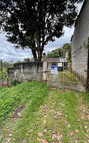 Casa à venda com 300m², 3 quartos e 3 vagas Casa à venda com 300m², 3 quartos e 3 vagasFachada