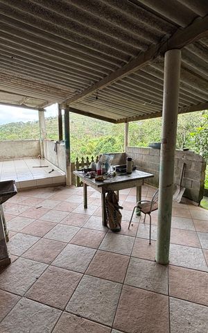 Casa à venda com 300m², 3 quartos e 3 vagas Casa à venda com 300m², 3 quartos e 3 vagasÁrea de Serviço