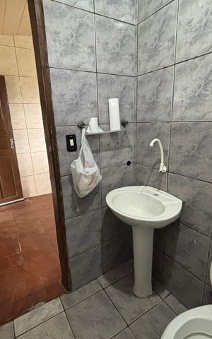 Casa à venda com 300m², 3 quartos e 3 vagas Casa à venda com 300m², 3 quartos e 3 vagasBanheiro