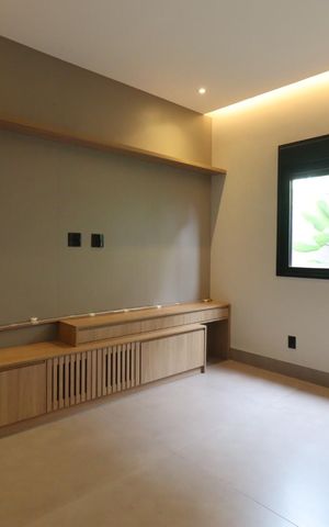 Casa de condomínio para alugar com 343m², 6 quartos e 4 vagas Casa de condomínio para alugar com 343m², 6 quartos e 4 vagasSala TV