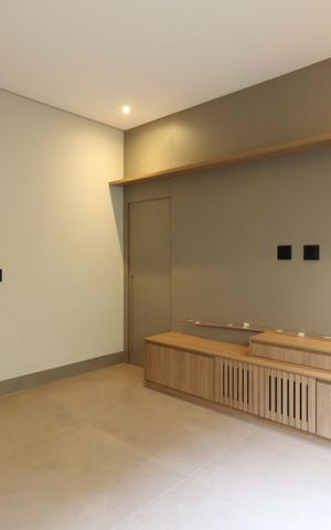 Casa de condomínio para alugar com 343m², 6 quartos e 4 vagas Casa de condomínio para alugar com 343m², 6 quartos e 4 vagasSala tv