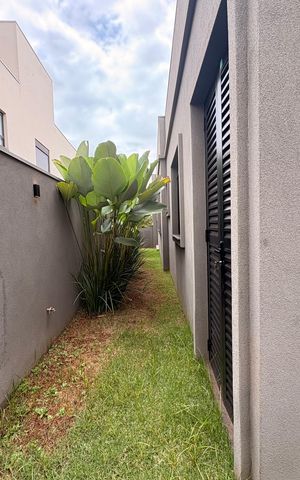 Casa de condomínio para alugar com 343m², 6 quartos e 4 vagas Casa de condomínio para alugar com 343m², 6 quartos e 4 vagasCorredor