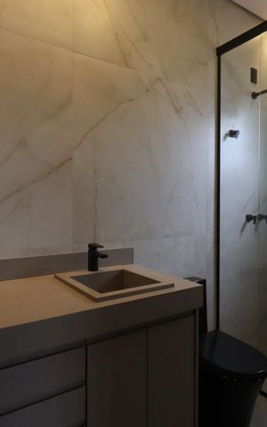 Casa de condomínio para alugar com 343m², 6 quartos e 4 vagas Casa de condomínio para alugar com 343m², 6 quartos e 4 vagasBanheiro da Suíte 3