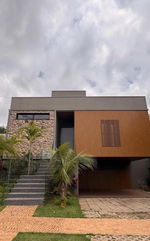 Casa de condomínio para alugar com 343m², 6 quartos e 4 vagas Casa de condomínio para alugar com 343m², 6 quartos e 4 vagasFachada