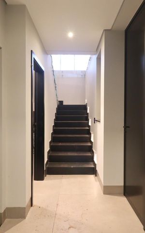 Casa de condomínio para alugar com 343m², 6 quartos e 4 vagas Casa de condomínio para alugar com 343m², 6 quartos e 4 vagasEntrada térreo