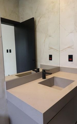 Casa de condomínio para alugar com 343m², 6 quartos e 4 vagas Casa de condomínio para alugar com 343m², 6 quartos e 4 vagasBanheiro da Suíte 2