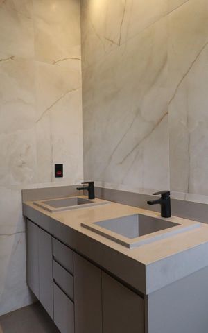 Casa de condomínio para alugar com 343m², 6 quartos e 4 vagas Casa de condomínio para alugar com 343m², 6 quartos e 4 vagasBanheiro da Suíte 3