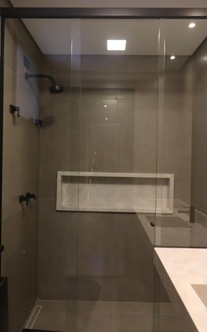 Casa de condomínio para alugar com 343m², 6 quartos e 4 vagas Casa de condomínio para alugar com 343m², 6 quartos e 4 vagasBanheiro