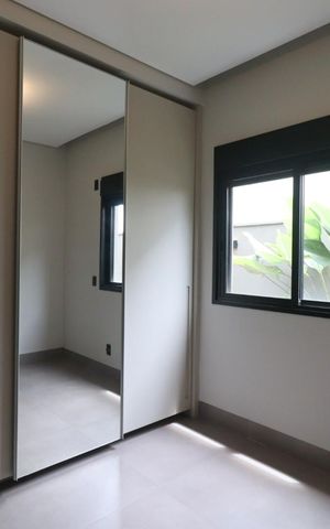 Casa de condomínio para alugar com 343m², 6 quartos e 4 vagas Casa de condomínio para alugar com 343m², 6 quartos e 4 vagasSuíte 2