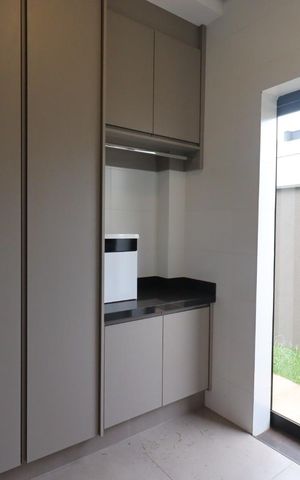 Casa de condomínio para alugar com 343m², 6 quartos e 4 vagas Casa de condomínio para alugar com 343m², 6 quartos e 4 vagasÁrea de Serviço