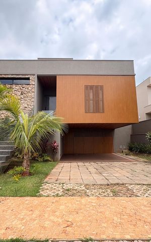 Casa de condomínio para alugar com 343m², 6 quartos e 4 vagas Casa de condomínio para alugar com 343m², 6 quartos e 4 vagasFachada