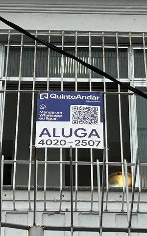 Casa para alugar com 79m², 2 quartos e sem vagaFachada + placa