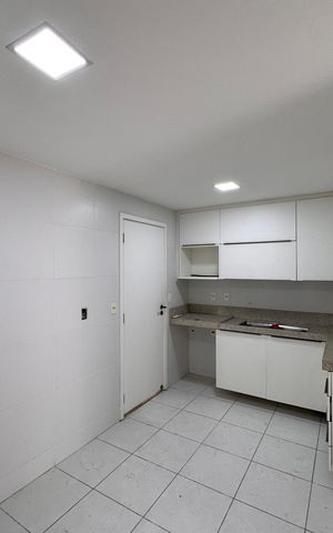 Apartamento para alugar com 158m², 3 quartos e 2 vagas Apartamento para alugar com 158m², 3 quartos e 2 vagasCozinha e Área de Serviço
