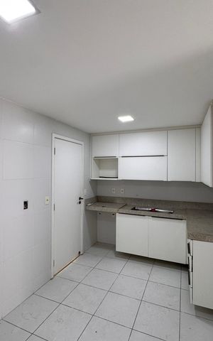 Apartamento para alugar com 158m², 3 quartos e 2 vagas Apartamento para alugar com 158m², 3 quartos e 2 vagasCozinha e Área de Serviço