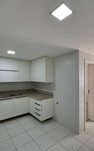 Apartamento para alugar com 158m², 3 quartos e 2 vagas Apartamento para alugar com 158m², 3 quartos e 2 vagasCozinha e Área de Serviço