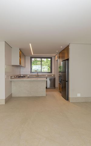 Apartamento para alugar com 174m², 4 quartos e 4 vagas Apartamento para alugar com 174m², 4 quartos e 4 vagasCozinha