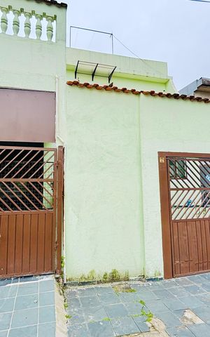 Casa para alugar com 250m², 2 quartos e 2 vagas Casa para alugar com 250m², 2 quartos e 2 vagasFachada