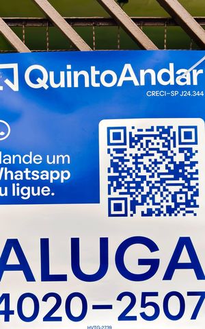 Casa para alugar com 250m², 2 quartos e 2 vagas Casa para alugar com 250m², 2 quartos e 2 vagasFachada