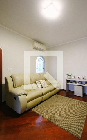 Casa à venda com 200m², 4 quartos e 1 vaga