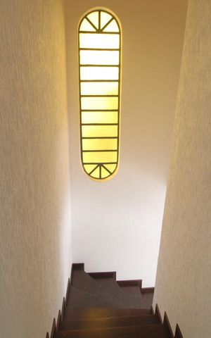 Casa para alugar com 90m², 2 quartos e 1 vagaEscada