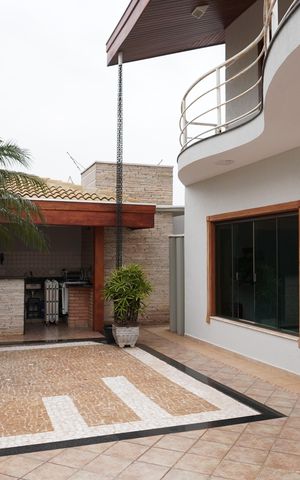 Casa à venda com 250m², 3 quartos e 3 vagasQuintal