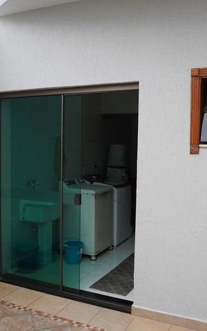 Casa à venda com 250m², 3 quartos e 3 vagasCozinha e Área de Serviço