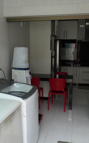 Casa à venda com 250m², 3 quartos e 3 vagasCozinha e Área de Serviço