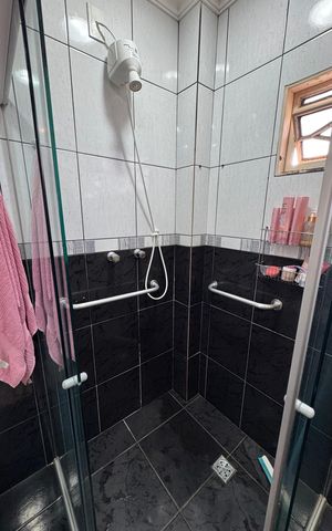 Casa à venda com 440m², 6 quartos e 6 vagasBanheiro da Suíte 1