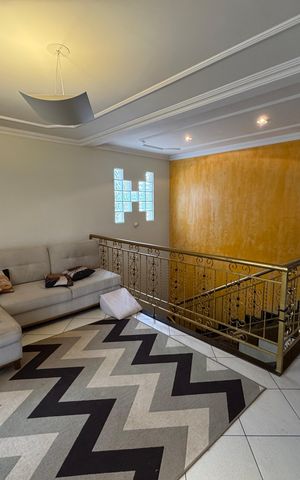 Casa à venda com 440m², 6 quartos e 6 vagasSala de TV