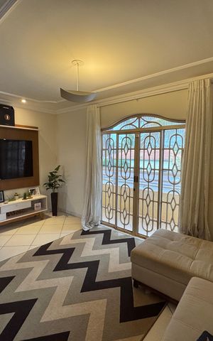 Casa à venda com 440m², 6 quartos e 6 vagasSala de TV