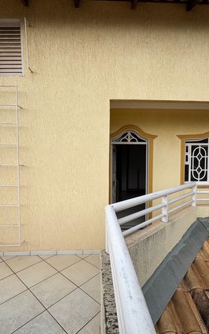 Casa à venda com 440m², 6 quartos e 6 vagasVaranda