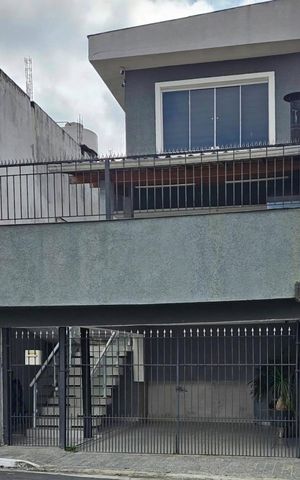 Casa para alugar com 300m², 3 quartos e 2 vagas Casa para alugar com 300m², 3 quartos e 2 vagasFachada