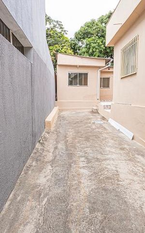 Casa para alugar com 79m², 2 quartos e 3 vagas Casa para alugar com 79m², 2 quartos e 3 vagasgaragem