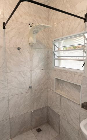 Casa de condomínio para alugar com 280m², 5 quartos e 12 vagasBANHEIRO QUARTO Nº 2 - SUITE