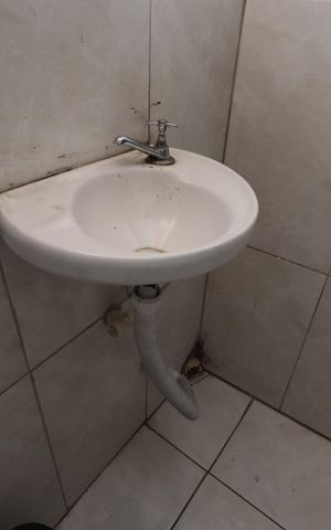 Casa para alugar com 120m², 2 quartos e 6 vagasBanheiro de serviço