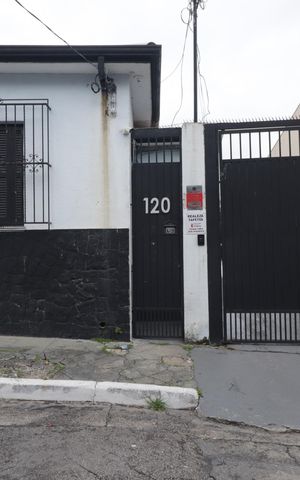 Casa para alugar com 120m², 2 quartos e 6 vagasFachada