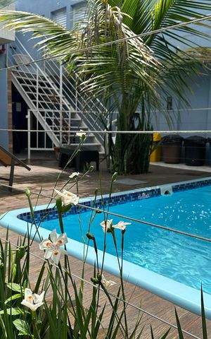 Studio para alugar com 25m², 1 quarto e sem vaga Studio para alugar com 25m², 1 quarto e sem vagaÁrea comum - Piscina