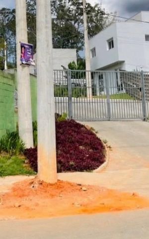 Casa de condomínio para alugar com 49m², 2 quartos e 1 vagaFachada com placa instalada