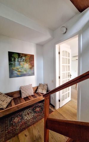 Casa para alugar com 120m², 2 quartos e 2 vagas Casa para alugar com 120m², 2 quartos e 2 vagasEscada
