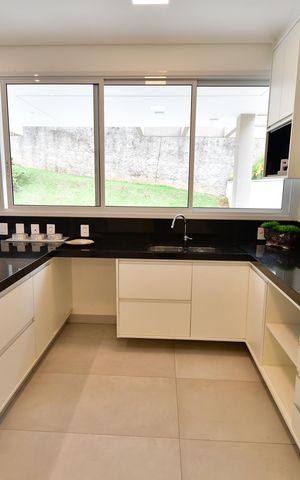 Casa de condomínio para alugar com 502m², 3 quartos e 4 vagasCozinha