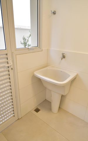 Casa de condomínio para alugar com 502m², 3 quartos e 4 vagasÁrea de Serviço