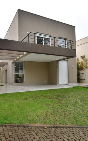 Casa de condomínio para alugar com 502m², 3 quartos e 4 vagasFachada