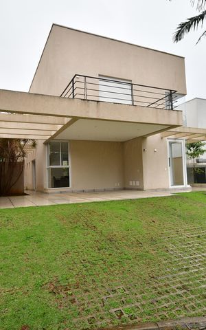 Casa de condomínio para alugar com 498m², 3 quartos e 4 vagasFachada